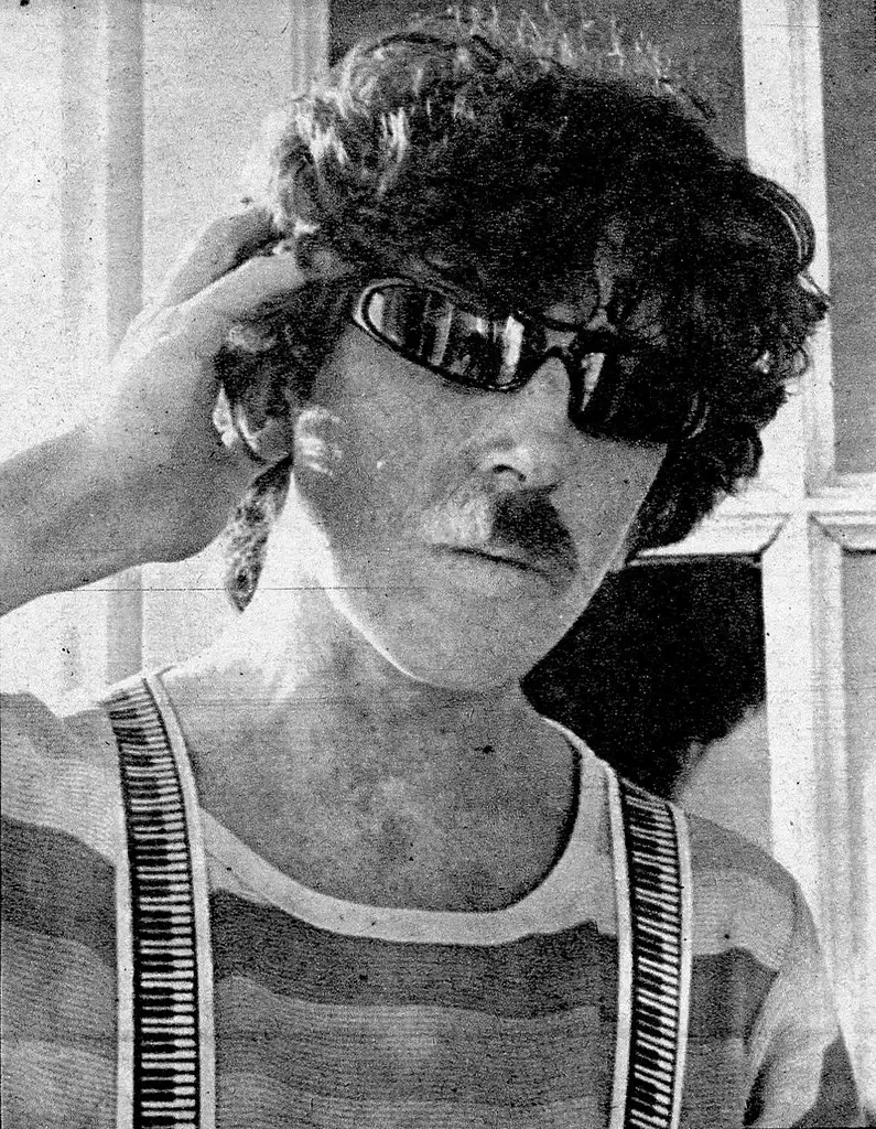 Charly García, cantante argentino. Revista Pelo, año XIV, número 191, 1983. p. 10.