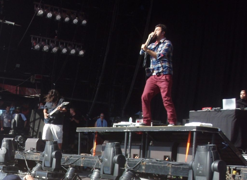 Deftones presentandose en vivo
