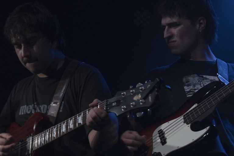 él se quemará, banda de música chilena, tocando en el Bar de René por sus 29 de años de vida.