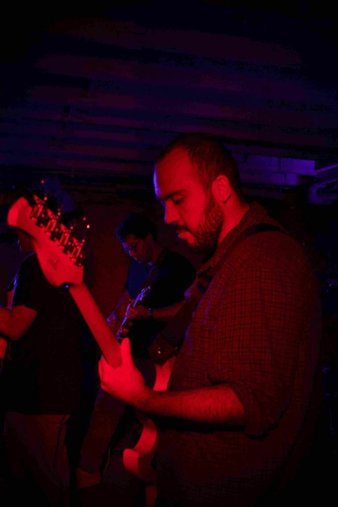 Foto de banda chilena, Defensa Personal, en Casa Palacio. Por Loretto Del Canto.
