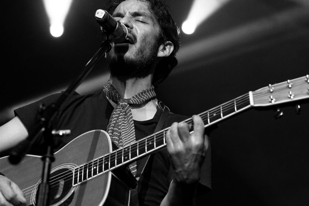 Álvaro López de Los Bunkers. Por Carolina Ugarte via Flickr. https://www.flickr.com/photos/_sugarplumfairy/9380543035.