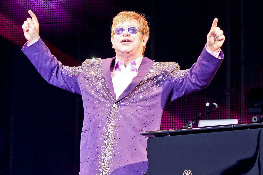 El piano al centro de la noche: Elton John en Viña 2013