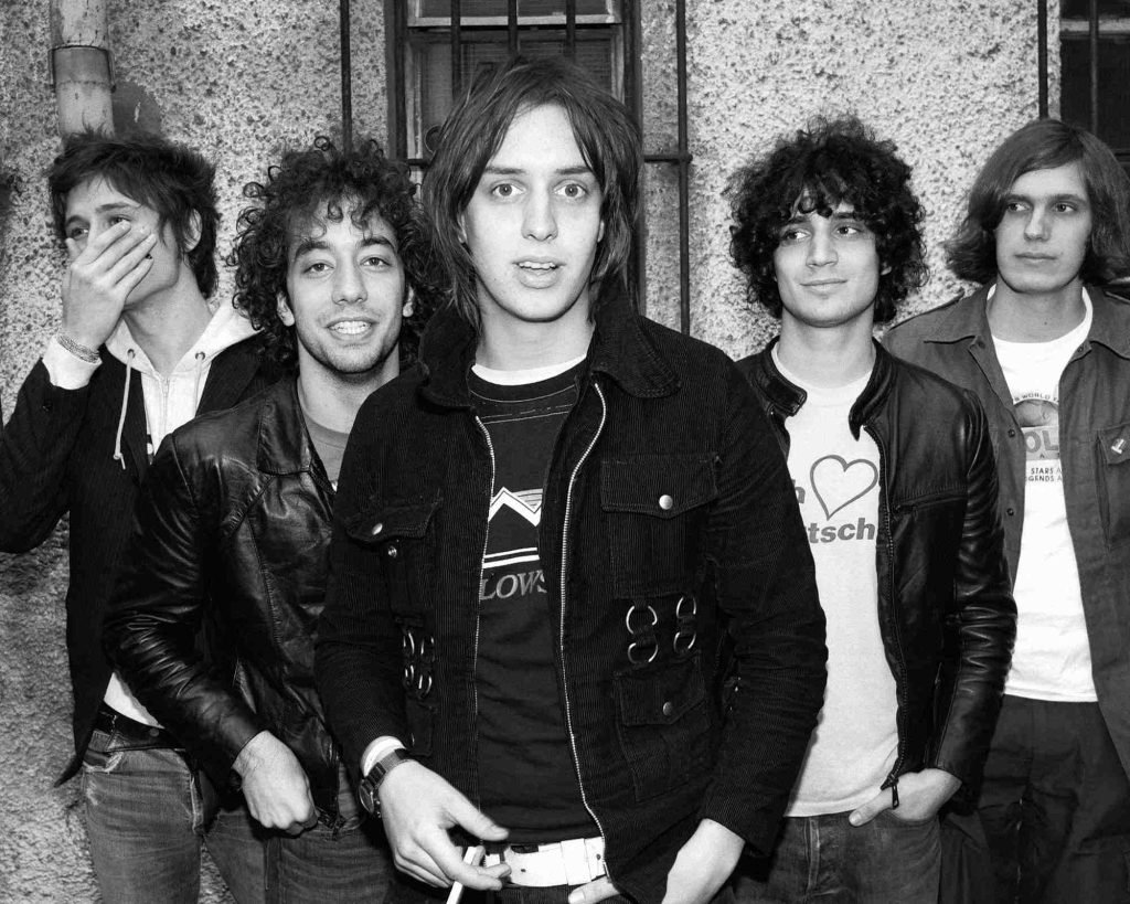 The Strokes, banda estadounidense. Roger Woolman, CC BY 3.0 , via Wikimedia Commons.