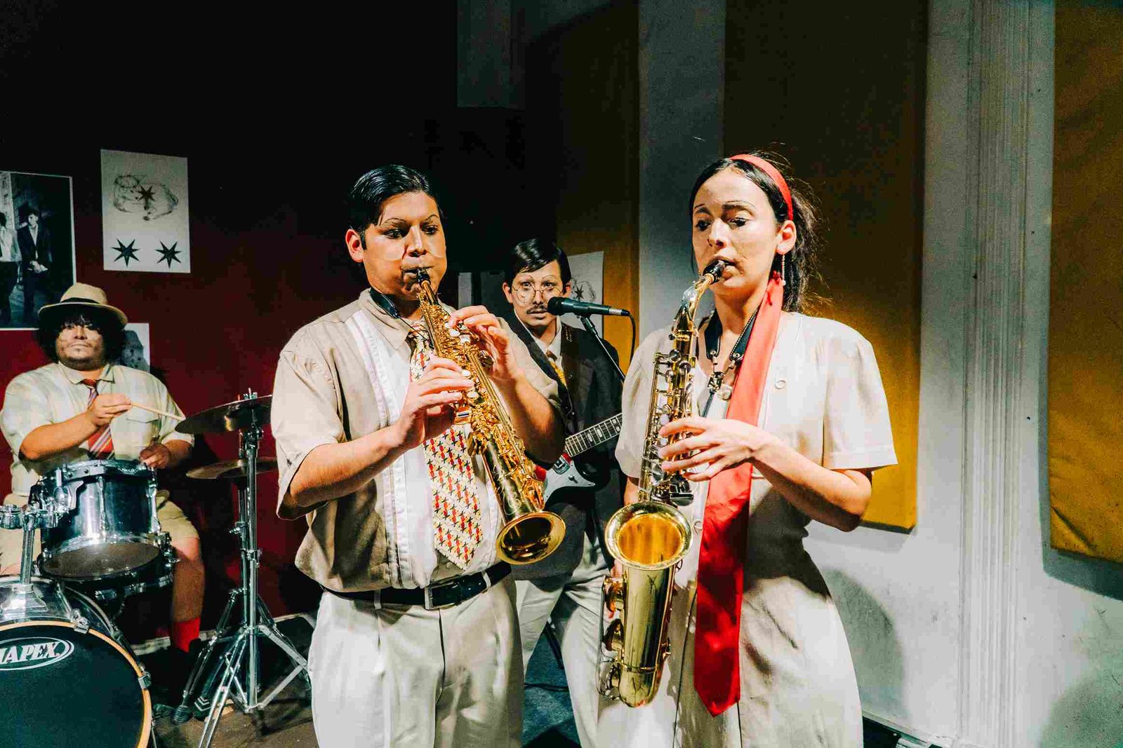 “Cargar el peso del guion”: Candelabro y como reconocer música en una sociedad de parches