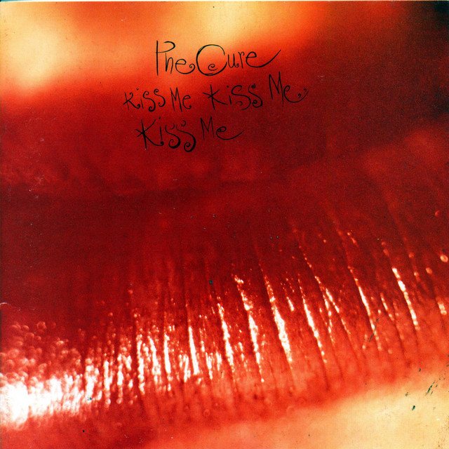 Portada Kiss Me, Kiss Me, Kiss Me de The Cure. Por Andy Vella y Porl Thompson.